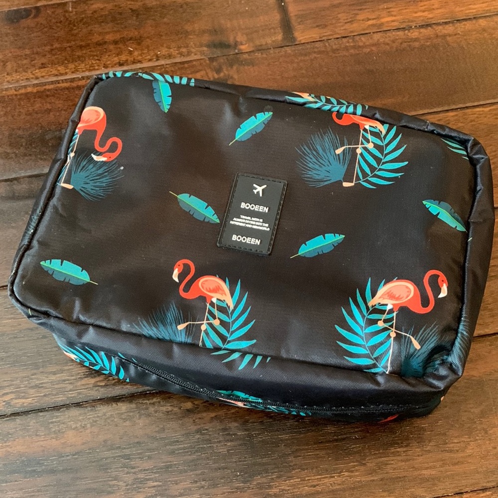 Booeen Travel Hanging Toiletry Bag with Pink Flamingo 🦩 Print EUC